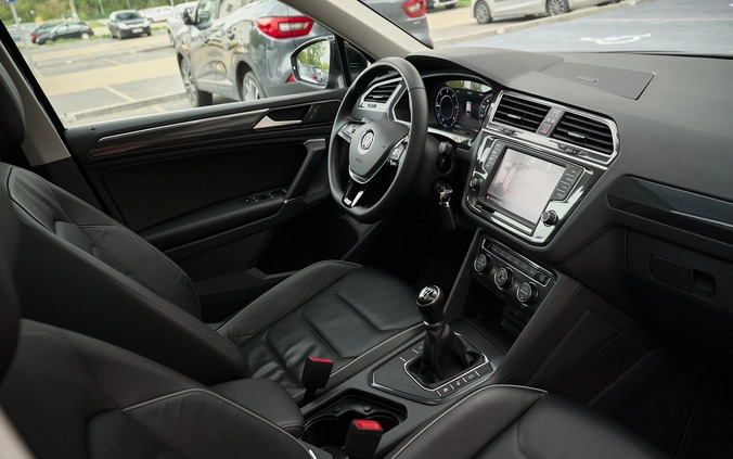 Volkswagen Tiguan cena 79700 przebieg: 213000, rok produkcji 2016 z Płock małe 781